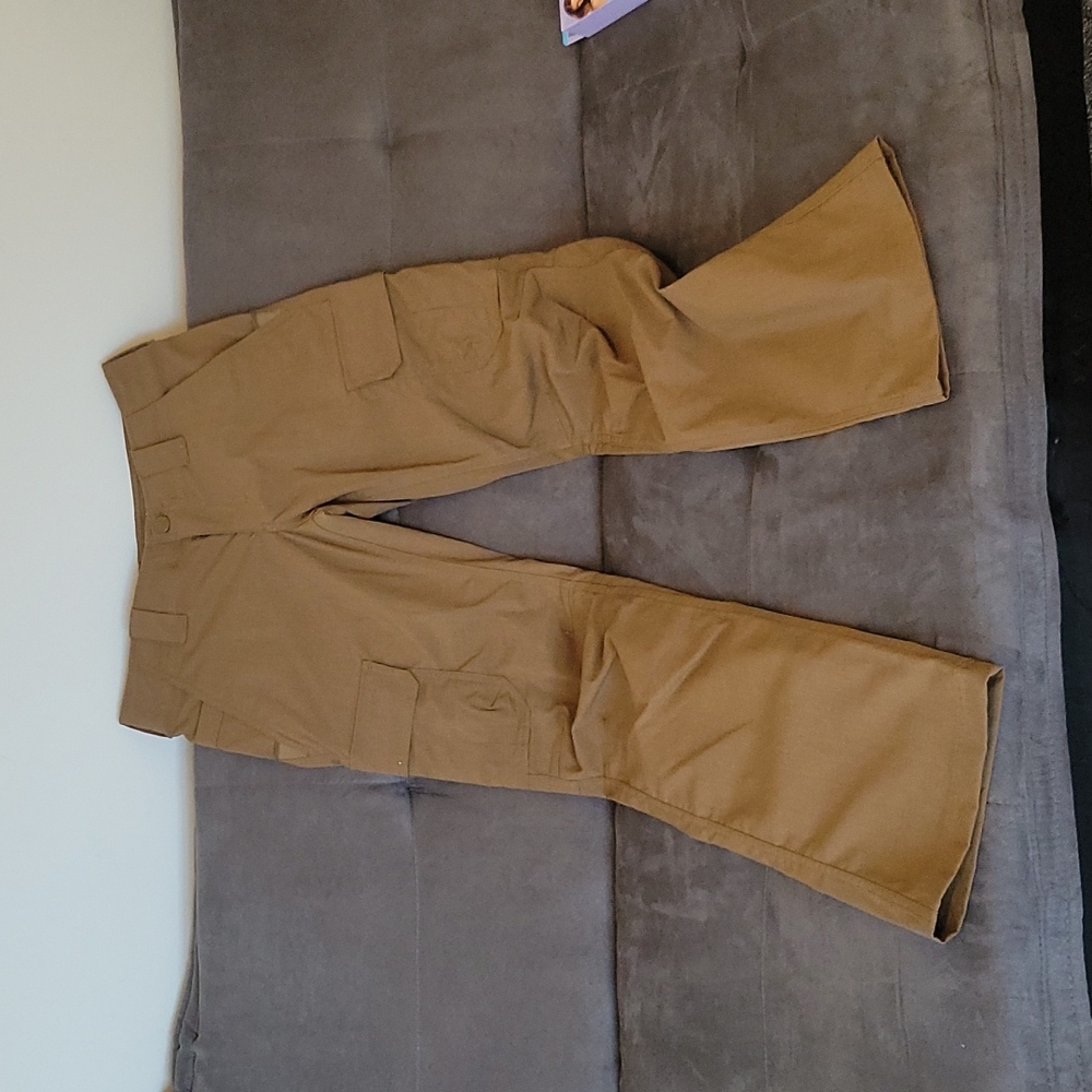 Under Armor cargo pants